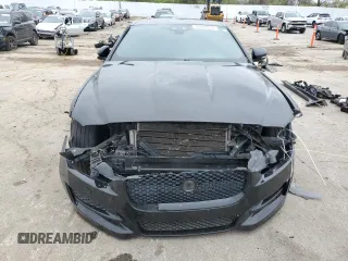 2017 Jaguar XE 35t R-Sport z VIN SAJAL4BV3HA973635, wystawiony jako Copart lot #52683915 z przebiegiem 138 331 mil mil oraz Szkoda całkowita • Salvage title. Historia ofert i sprzedaży dostępna na DreamBid. Obrazek 5.
