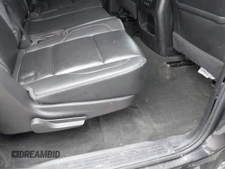 2017 Chevrolet Suburban LT z VIN 1GNSKHKC2HR315082, wystawiony jako IAAI lot #41545420 z przebiegiem 117 565 mil mil oraz . Historia ofert i sprzedaży dostępna na DreamBid. Obrazek 8.