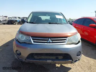 2007 Mitsubishi Outlander ES with VIN JA4MS31X97U004585, listed as a IAAI auction lot 41974275 with 211,555 mi miles. Bid and sale history available at carsss.com. Image 6.