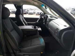 2011 Chevrolet Silverado 1500 LT with VIN 1GCRCSE06BZ210670, listed as a IAAI auction lot 41731033 with 259,099 mi miles. Bid and sale history available at carsss.com. Image 5.