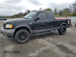 2002 Ford F-150 XL z VIN 1FTRX18L02NB26288, wystawiony jako Copart lot #58027835 z przebiegiem 229 189 mil mil oraz Szkoda całkowita • Salvage title. Historia ofert i sprzedaży dostępna na DreamBid. Obrazek 1.