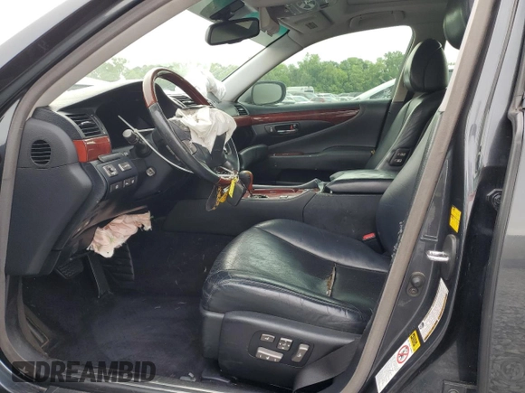 2008 Lexus LS 460 z VIN JTHBL46FX85067866, wystawiony jako Copart lot #56025255 z przebiegiem 218 271 mil mil oraz Szkoda całkowita • Salvage title. Historia ofert i sprzedaży dostępna na DreamBid. Obrazek 7.