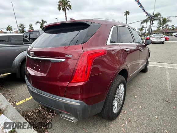 2017 Cadillac XT5 Luxury FWD z VIN 1GYKNBRS9HZ318436, wystawiony jako Copart lot #55539415 z przebiegiem 66 391 mil mil oraz Szkody całkowita. Historia ofert i sprzedaży dostępna na DreamBid. Obrazek 4.