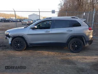 2021 Jeep Cherokee Altitude with VIN 1C4PJLLB1MD183417, listed as a IAAI auction lot 41724254 with 122,657 mi miles. Bid and sale history available at carsss.com. Image 14.
