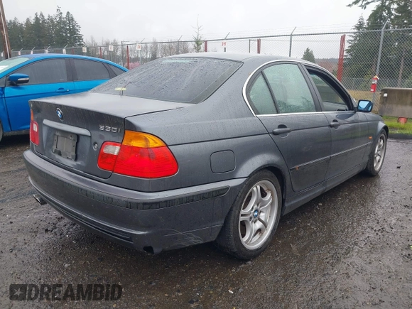 2001 BMW 3 Series 330i with VIN WBAAV53441FJ66616, listed as a IAAI auction lot 41870123 with 293,721 mi miles. Bid and sale history available at carsss.com. Image 4.