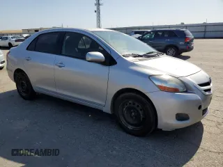 2008 Toyota Yaris z VIN JTDBT923284014501, wystawiony jako Copart lot #59323495 z przebiegiem 425 328 mil mil oraz Czysty tytuł • Clean title. Historia ofert i sprzedaży dostępna na DreamBid. Obrazek 4.