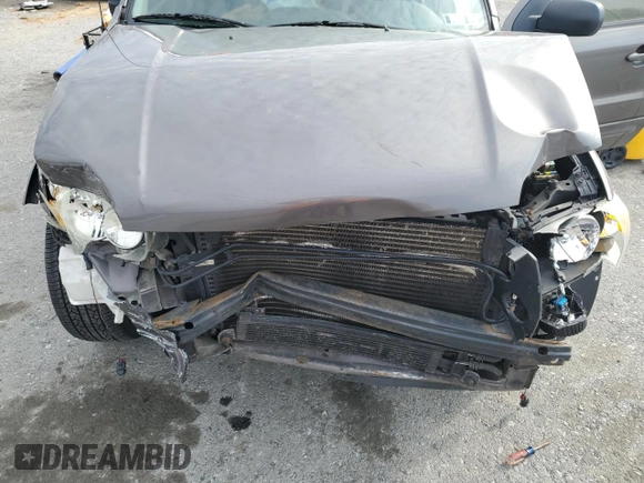 2006 Ford Escape Limited z VIN 1FMCU94146KA45217, wystawiony jako Copart lot #48542835 z przebiegiem 184 839 mil mil oraz Szkoda całkowita • Salvage title. Historia ofert i sprzedaży dostępna na DreamBid. Obrazek 12.