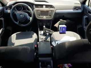 2018 Volkswagen Tiguan S z VIN 3VV0B7AX5JM209488, wystawiony jako Copart lot #61195035 z przebiegiem Nie podano mil oraz Szkoda całkowita • Salvage title. Historia ofert i sprzedaży dostępna na DreamBid. Obrazek 8.