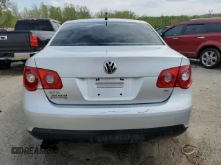 2010 Volkswagen Jetta Limited Edition с VIN 3VWAX7AJ1AM105397, выставлен на аукционе Copart как лот 53749085 с пробегом 159 224 миль миль и На запчасти • Non repairable. История ставок и продаж доступна на DreamBid. Изображение 6.