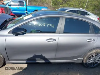 2024 Kia Forte GT-Line z VIN 3KPF54AD0RE801536, wystawiony jako IAAI lot #42027712 z przebiegiem 7 269 mil mil oraz . Historia ofert i sprzedaży dostępna na DreamBid. Obrazek 15.