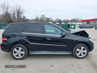 2011 Mercedes-Benz M 350 z VIN 4JGBB8GB1BA723079, wystawiony jako IAAI lot #41951237 z przebiegiem 182 577 mil mil oraz . Historia ofert i sprzedaży dostępna na DreamBid. Obrazek 14.