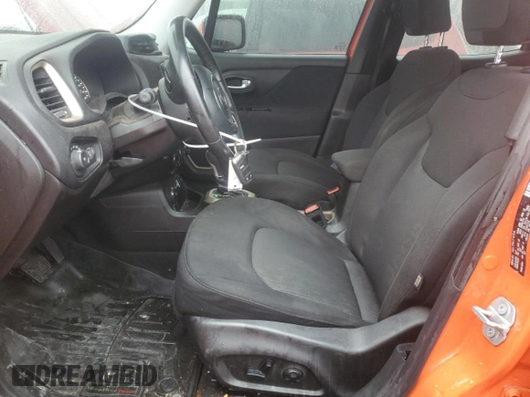 2017 Jeep Renegade Latitude z VIN ZACCJBBB9HPF20630, wystawiony jako Copart lot #44950155 z przebiegiem 72 506 mil mil oraz Szkoda całkowita • Salvage title. Historia ofert i sprzedaży dostępna na DreamBid. Obrazek 7.