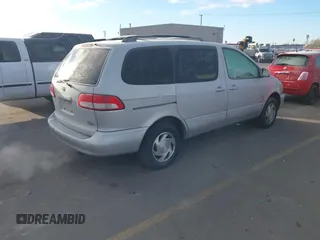 2002 Toyota Sienna LE with VIN 4T3ZF13C62U427621, listed as a IAAI auction lot 41046114 with 273,301 mi miles. Bid and sale history available at carsss.com. Image 4.