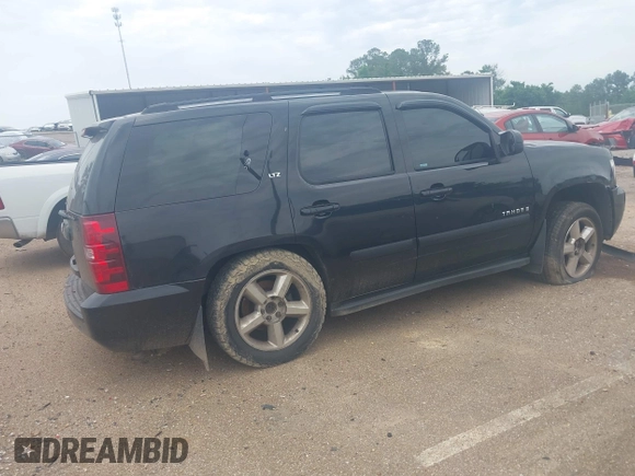2007 Chevrolet Tahoe LT z VIN 1GNFK13097R132998, wystawiony jako IAAI lot #42257393 z przebiegiem 288 126 mil mil oraz . Historia ofert i sprzedaży dostępna na DreamBid. Obrazek 4.