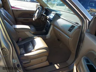2007 Honda Pilot EX-L with VIN 5FNYF28537B024558, listed as a IAAI auction lot 41806196 with 196,256 mi miles. Bid and sale history available at carsss.com. Image 5.