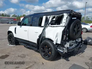 2022 Land Rover Defender X-Dynamic HSE z VIN SALE37RU8N2099697, wystawiony jako IAAI lot #42232267 z przebiegiem 35 863 mil mil oraz . Historia ofert i sprzedaży dostępna na DreamBid. Obrazek 3.
