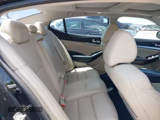 2016 Nissan Maxima Platinum with VIN 1N4AA6AP1GC901425, listed as a IAAI auction lot 42526689 with 118,804 mi miles and . Bid and sale history available at DreamBid. Image 8.