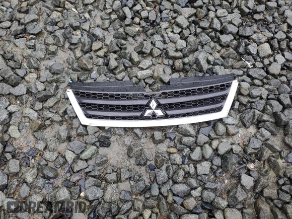 2007 Mitsubishi Outlander XLS z VIN JA4MT41X97U009529, wystawiony jako Copart lot #56943255 z przebiegiem 112 060 mil mil oraz Szkoda całkowita • Salvage title. Historia ofert i sprzedaży dostępna na DreamBid. Obrazek 13.