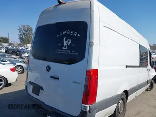 2019 Mercedes-Benz Sprinter Cargo z VIN WD4PF1CD1KP074822, wystawiony jako IAAI lot #40303744 z przebiegiem Nie podano mil oraz . Historia ofert i sprzedaży dostępna na DreamBid. Obrazek 4.