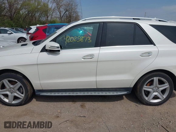 2015 Mercedes-Benz M 400 z VIN 4JGDA5GB1FA573460, wystawiony jako IAAI lot #42025873 z przebiegiem 156 008 mil mil oraz . Historia ofert i sprzedaży dostępna na DreamBid. Obrazek 14.