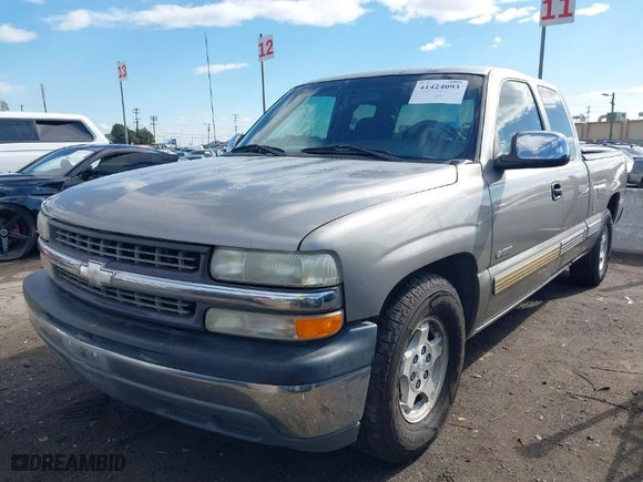2001 Chevrolet Silverado 1500 LS with VIN 2GCEC19T311113978, listed as a IAAI auction lot 41424093 with 121,389 mi miles. Bid and sale history available at carsss.com. Image 2.