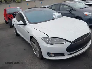 2013 Tesla Model S with VIN 5YJSA1CN1DFP07344, listed as a IAAI auction lot 42746574 with 181,538 mi miles and . Bid and sale history available at DreamBid. Image 1.