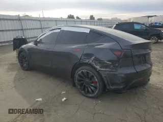 2024 Tesla Model Y Performance z VIN 7SAYGDEF3RF078535, wystawiony jako Copart lot #45749495 z przebiegiem 8 852 mil mil oraz Szkoda całkowita • Salvage title. Historia ofert i sprzedaży dostępna na DreamBid. Obrazek 2.