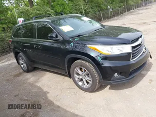 2014 Toyota Highlander XLE z VIN 5TDJKRFH5ES038246, wystawiony jako IAAI lot #42176300 z przebiegiem 137 012 mil mil oraz . Historia ofert i sprzedaży dostępna na DreamBid. Obrazek 1.