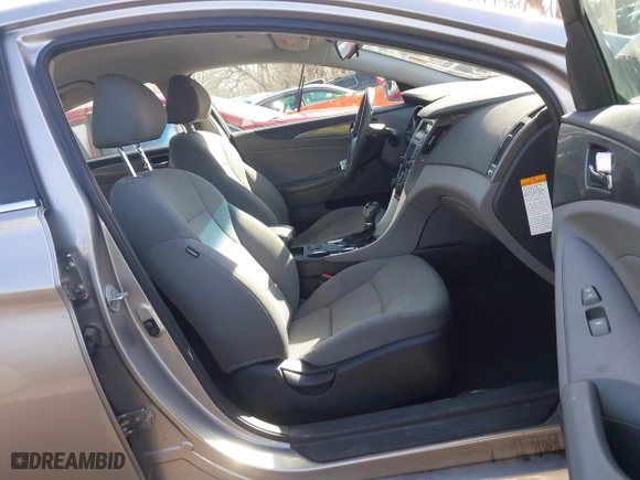 2013 Hyundai Sonata Hybrid Limited with VIN KMHEC4A47DA073769, listed as a IAAI auction lot 41758140 with 154,615 mi miles. Bid and sale history available at carsss.com. Image 5.
