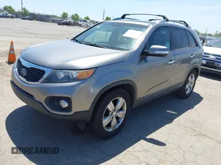 2013 Kia Sorento EX with VIN 5XYKU4A25DG411785, listed as a IAAI auction lot 42204291 with 203,501 mi miles and . Bid and sale history available at carsss.com. Image 2.