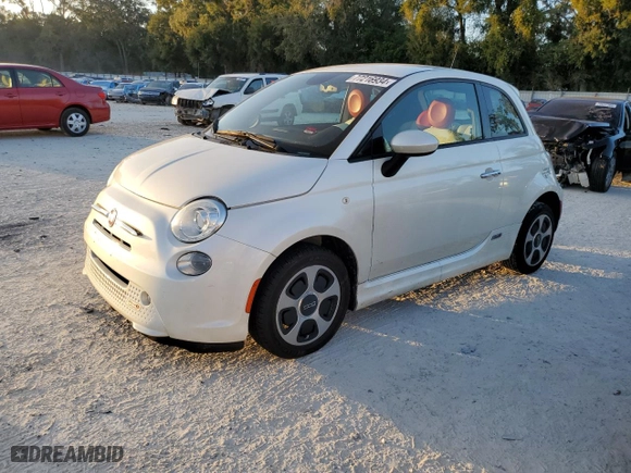 2015 FIAT 500e with VIN 3C3CFFGE3FT709618, listed as a Copart auction lot 77216934 with 56,206 mi miles and Salvage Title. Bid and sale history available at carsss.com. Image 1.
