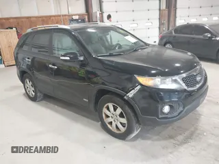 2012 Kia Sorento LX z VIN 5XYKTDA69CG231164, wystawiony jako IAAI lot #42189439 z przebiegiem 171 833 mil mil oraz . Historia ofert i sprzedaży dostępna na DreamBid. Obrazek 1.