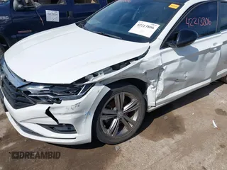 2020 Volkswagen Jetta S z VIN 3VWC57BU0LM100105, wystawiony jako IAAI lot #42213806 z przebiegiem 53 707 mil mil oraz . Historia ofert i sprzedaży dostępna na DreamBid. Obrazek 6.