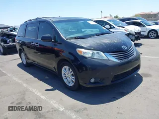 2012 Toyota Sienna XLE AAS z VIN 5TDYK3DC0CS268826, wystawiony jako IAAI lot #42317442 z przebiegiem 225 973 mil mil oraz . Historia ofert i sprzedaży dostępna na DreamBid. Obrazek 1.
