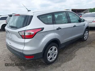 2017 Ford Escape S с VIN 1FMCU0F71HUE64033, выставлен на аукционе IAAI как лот 42224541 с пробегом 180 390 миль миль и . История ставок и продаж доступна на DreamBid. Изображение 4.