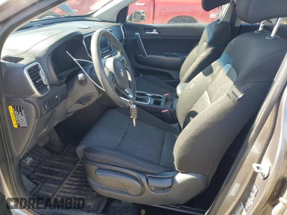 2017 Kia Sportage LX z VIN KNDPMCACXH7068094, wystawiony jako Copart lot #56706805 z przebiegiem 119 304 mil mil oraz Szkoda całkowita • Salvage title. Historia ofert i sprzedaży dostępna na DreamBid. Obrazek 7.