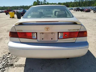 2001 Toyota Camry LE z VIN 4T1BF28K71U958213, wystawiony jako Copart lot #53208995 z przebiegiem 321 617 mil mil oraz Szkoda całkowita • Salvage title. Historia ofert i sprzedaży dostępna na DreamBid. Obrazek 6.