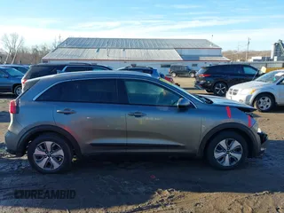 2018 Kia Niro LX with VIN KNDCB3LC9J5157982, listed as a IAAI auction lot 41660700 with 63,023 mi miles. Bid and sale history available at carsss.com. Image 14.