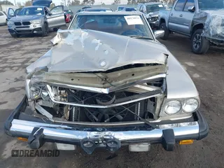 1988 Mercedes-Benz 560 with VIN WDBBA48D4JA080448, listed as a IAAI auction lot 40978039 with 40,237 mi miles. Bid and sale history available at carsss.com. Image 12.