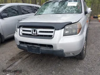 2006 Honda Pilot EX-L with RES with VIN 5FNYF286X6B043597, listed as a IAAI auction lot 41940460 with 325,118 mi miles. Bid and sale history available at carsss.com. Image 6.