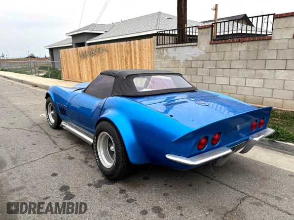 1969 Chevrolet Corvette z VIN 194679S721557, wystawiony jako Copart lot #45611825 z przebiegiem 73 300 mil mil oraz Czysty tytuł • Clean title. Historia ofert i sprzedaży dostępna na DreamBid. Obrazek 3.