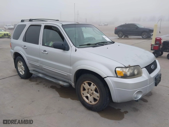 2007 Ford Escape Limited with VIN 1FMCU04137KB25007, listed as a IAAI auction lot 41659193 with 244,073 mi miles. Bid and sale history available at carsss.com. Image 1.
