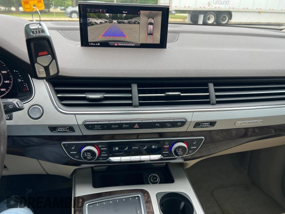2019 Audi Q7 Premium Plus z VIN WA1LHAF7XKD044979, wystawiony jako Copart lot #63196635 z przebiegiem 150 266 mil mil oraz Czysty tytuł • Clean title. Historia ofert i sprzedaży dostępna na DreamBid. Obrazek 10.