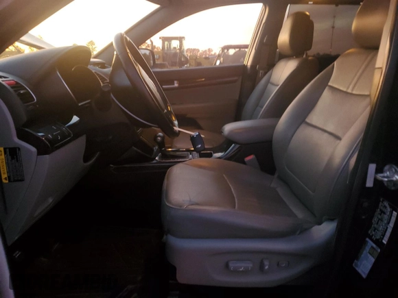 2014 Kia Sorento SX Limited z VIN 5XYKWDA77EG466178, wystawiony jako Copart lot #78546154 z przebiegiem 107 867 mil mil oraz Szkoda całkowita • Salvage title. Historia ofert i sprzedaży dostępna na DreamBid. Obrazek 7.