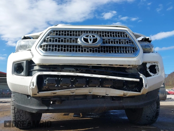 2017 Toyota Tacoma SR5 with VIN 3TMCZ5AN8HM063513, listed as a IAAI auction lot 40703177 with 42,323 mi miles and . Bid and sale history available at carsss.com. Image 20.