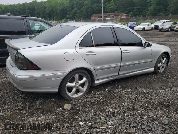 2005 Mercedes-Benz C 230 Kompressor with VIN WDBRF40J45F680204, listed as a Copart auction lot 60809755 with 169,581 mi miles and Salvage title. Bid and sale history available at DreamBid. Image 3.