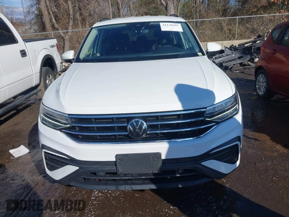 2022 Volkswagen Tiguan S with VIN 3VV0B7AX1NM035831, listed as a IAAI auction lot 41130297 with 64,298 mi miles. Bid and sale history available at carsss.com. Image 12.