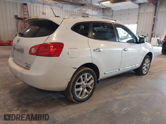 2011 Nissan Rogue S z VIN JN8AS5MV7BW256822, wystawiony jako IAAI lot #42323266 z przebiegiem 130 313 mil mil oraz . Historia ofert i sprzedaży dostępna na DreamBid. Obrazek 4.