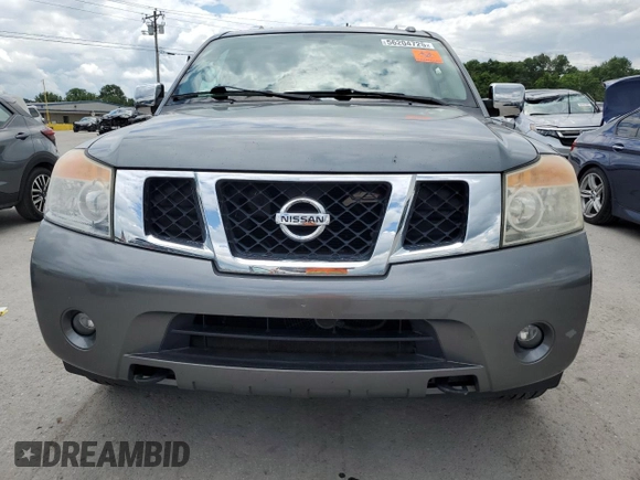 2015 Nissan Armada SV z VIN 5N1BA0ND1FN613558, wystawiony jako Copart lot #56204725 z przebiegiem 121 129 mil mil oraz Czysty tytuł • Clean title. Historia ofert i sprzedaży dostępna na DreamBid. Obrazek 5.