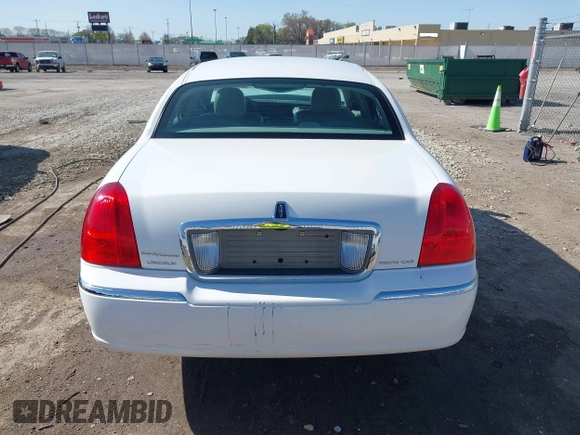 2007 Lincoln Town Car Signature Limited z VIN 1LNHM82V67Y630711, wystawiony jako IAAI lot #41997932 z przebiegiem 177 420 mil mil oraz . Historia ofert i sprzedaży dostępna na DreamBid. Obrazek 16.